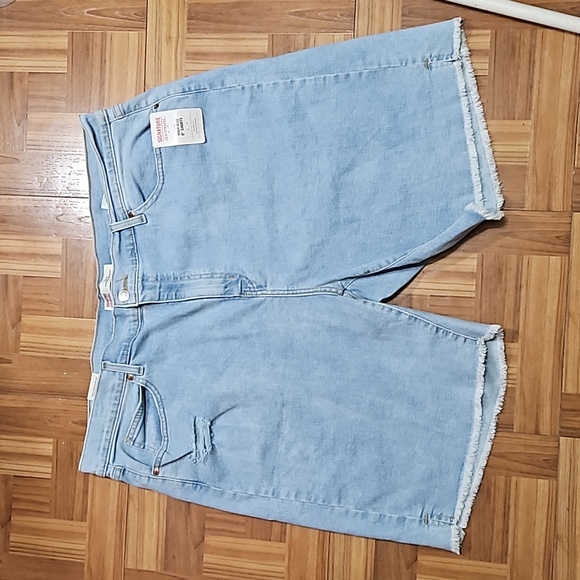 LEVI'S SIGNATURE plus size cut off shorts - Picture 2 of 16